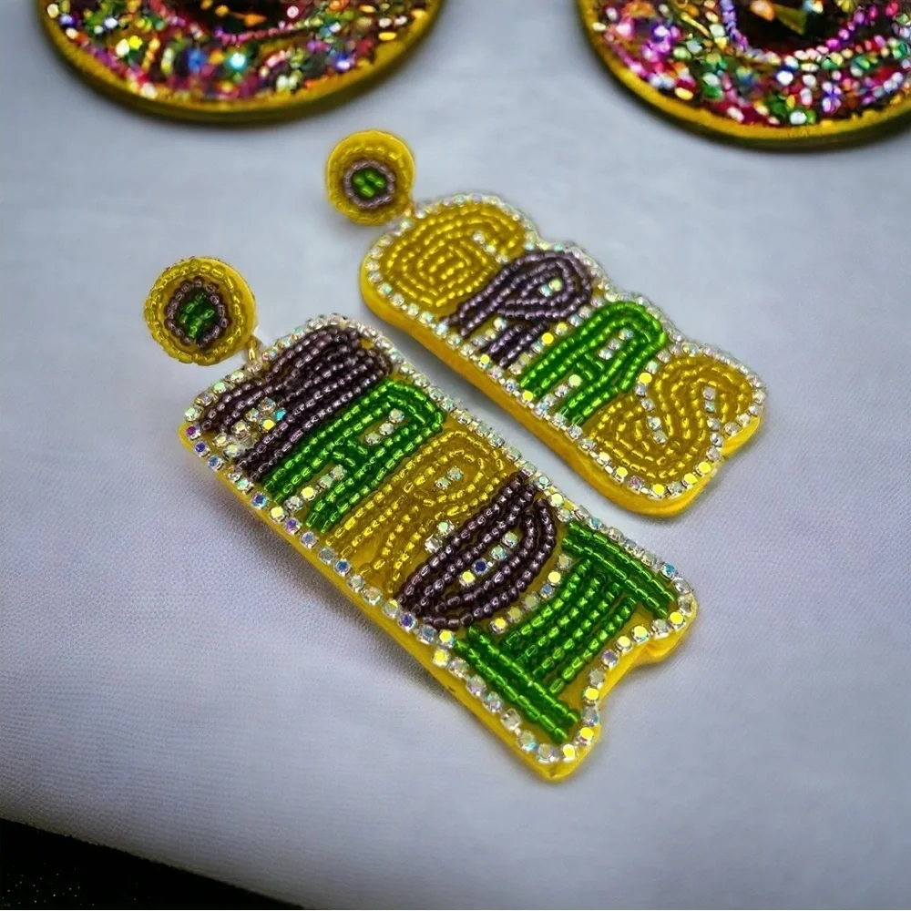 Jazz Up Your Look with Dazzling NWT Beaded Mardi Gras Earrings! 🎉💚💜💛
